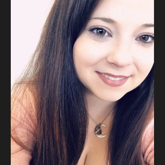 Meet your Posher, Kimberly - Picture 1 of 1